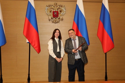 Писатель Сергей Лукьяненко получил награду за вклад в развитие Дальнего Востока